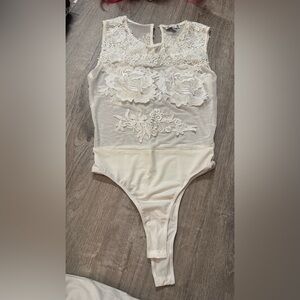Iris Cream Floral Lace Bodysuit M